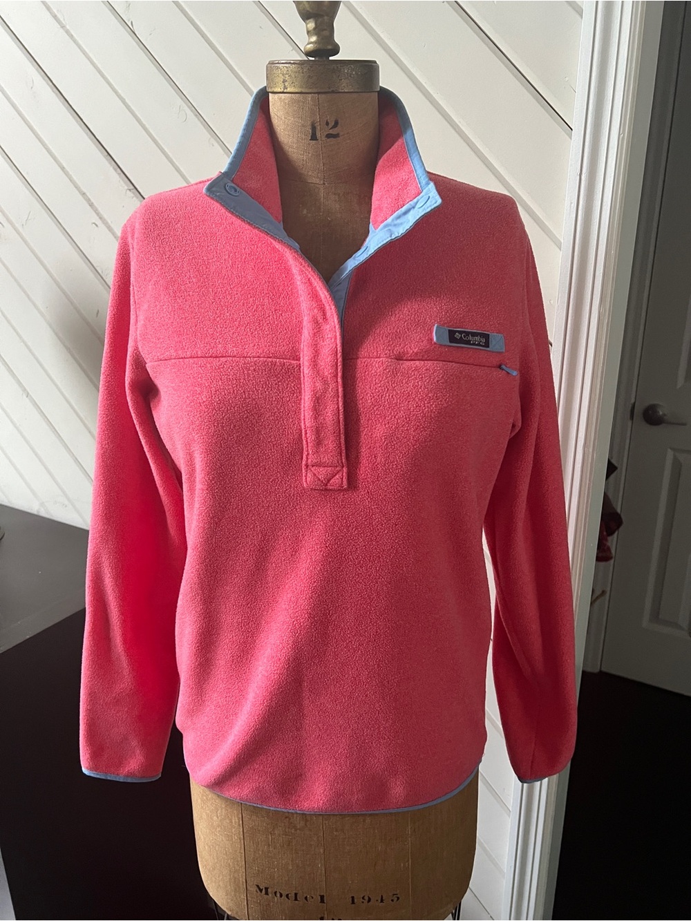 Columbia Women's Coral-Pink Fleece Pullover with Blue Trim Sz Medium